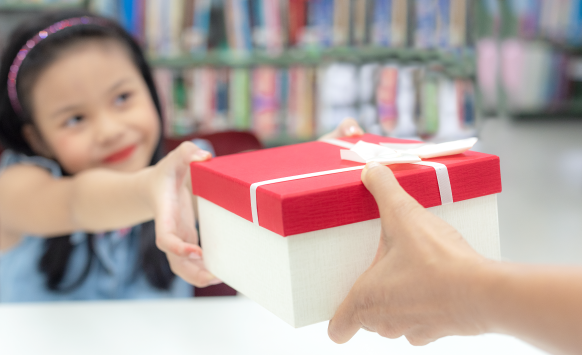gift--hand-girl gift--hand-girl